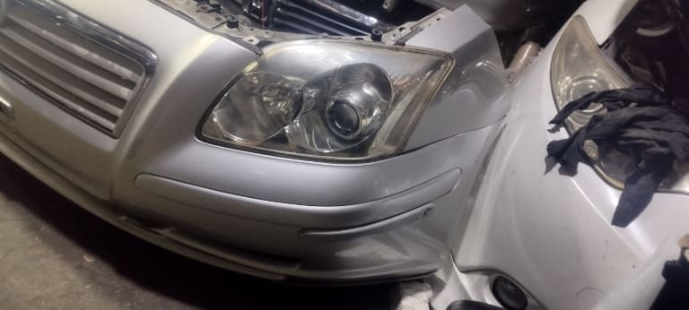 Nose cut Toyota Avensis used in Sharjah — photo 2