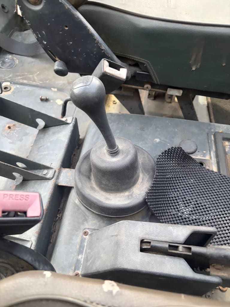 Engine Mercedes-Benz G-Class W460 OM616 used in Sharjah — photo 14
