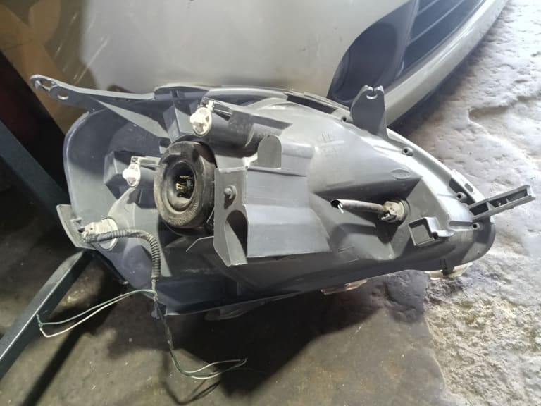 Bumper + Headlights Toyota Vitz used in Sharjah — photo 9
