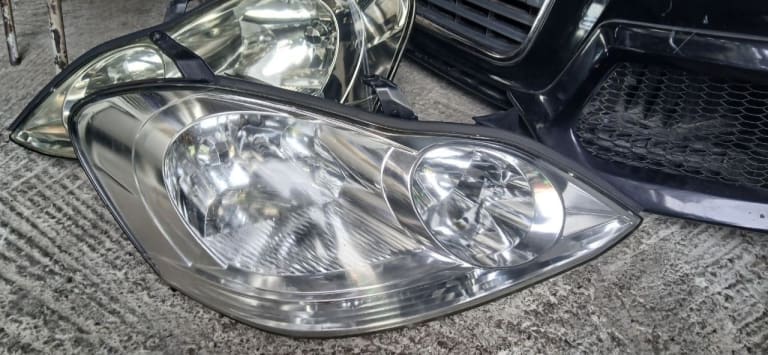 Headlights Toyota Ipsum