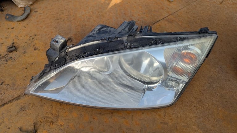 Headlights Ford Mondeo used in Sharjah — photo 2