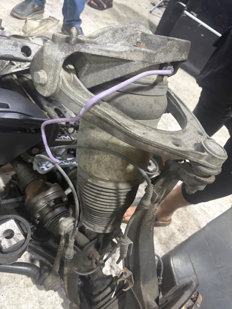 Suspension Volkswagen Touareg BAR used in Sharjah — photo 4