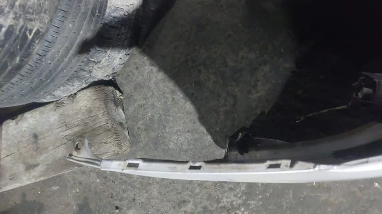 Bumper Toyota Caldina used in Sharjah — photo 7