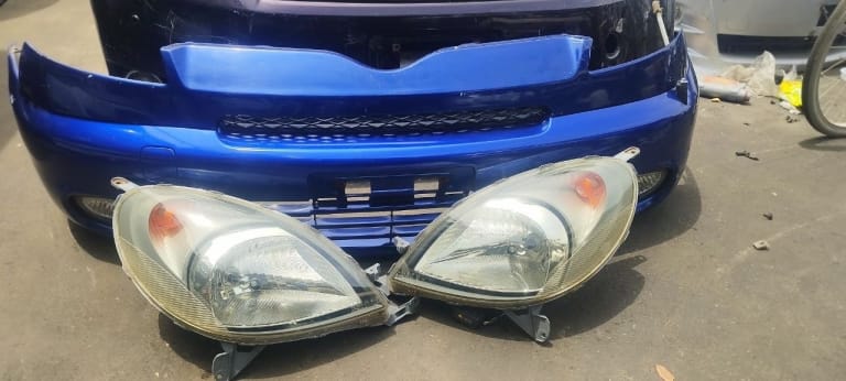 Bumper + Grille + Headlights Toyota Funcargo used in Sharjah — photo 2