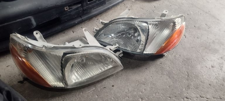 Headlights Toyota Platz