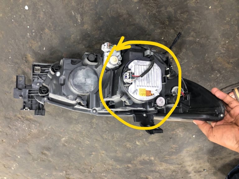 Headlights Mazda Mazda6 used in Sharjah — photo 3
