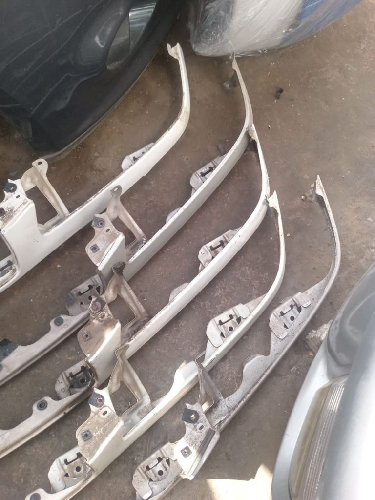 Grille + Other Toyota Sprinter used in Sharjah — photo 9