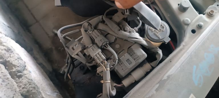 Nose cut Toyota Vista used in Sharjah — photo 9