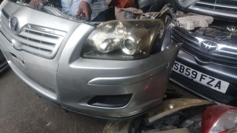 Nose cut Toyota Avensis used in Sharjah — photo 2