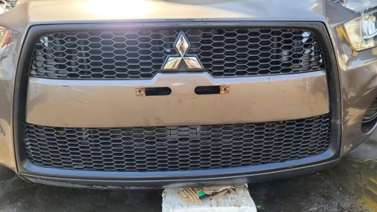 Nose cut Mitsubishi Outlander used in Sharjah — photo 2