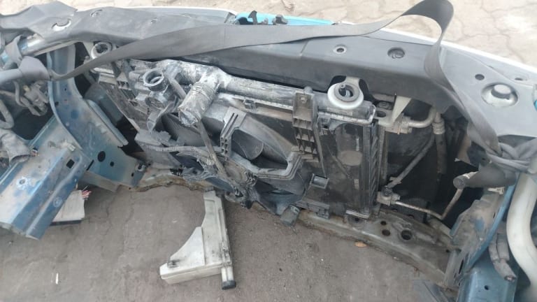Nose cut Nissan Tiida used in Sharjah — photo 7