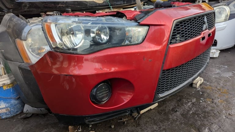 Nose cut Mitsubishi Outlander used in Sharjah — photo 2