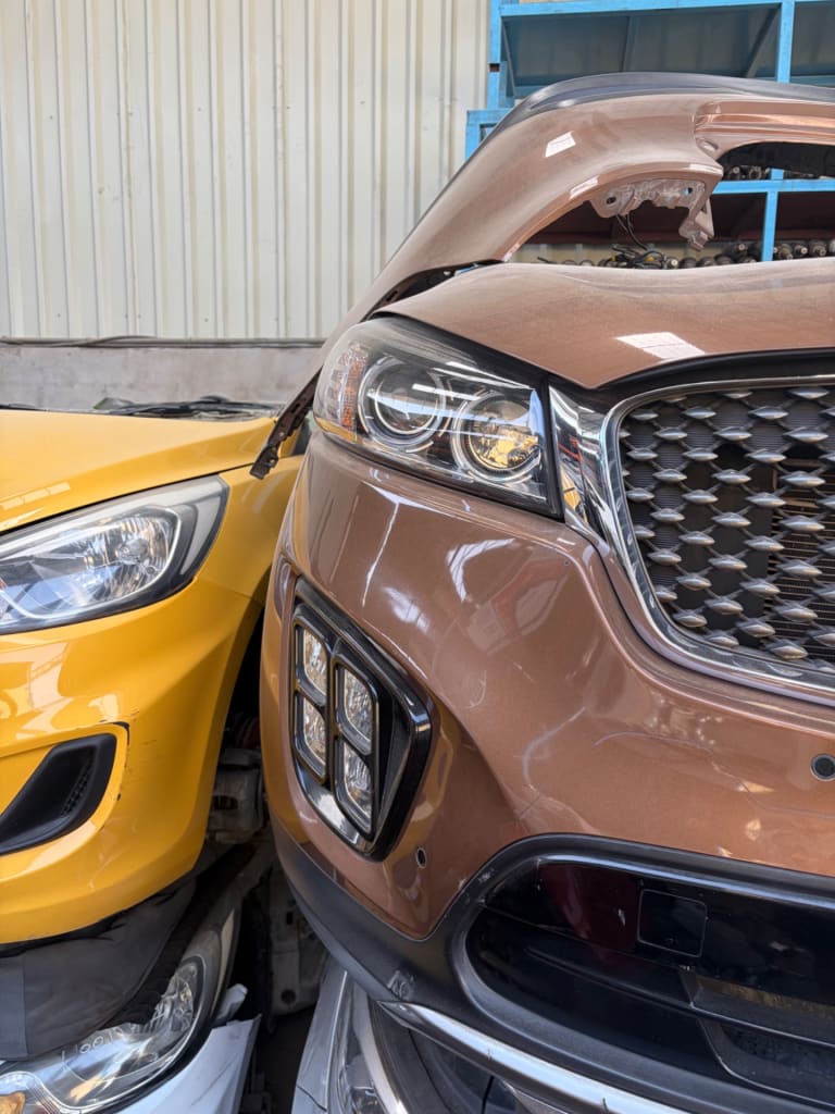 Half cut Kia Sorento used in Sharjah — photo 2