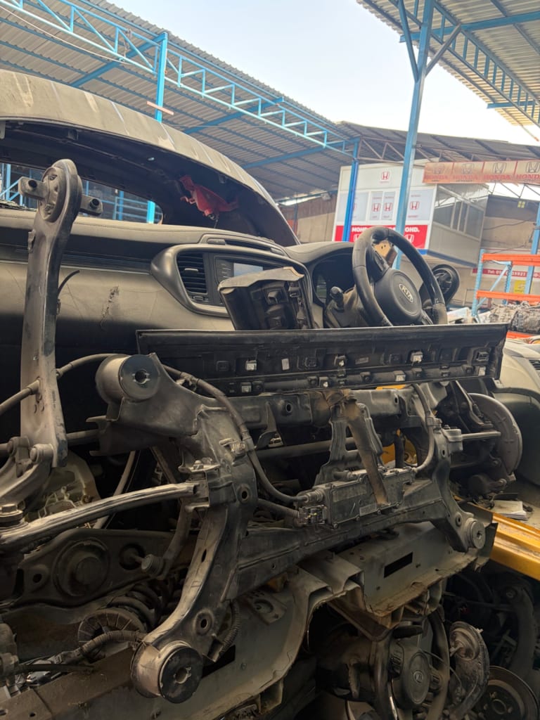 Half cut Kia Sorento used in Sharjah — photo 4