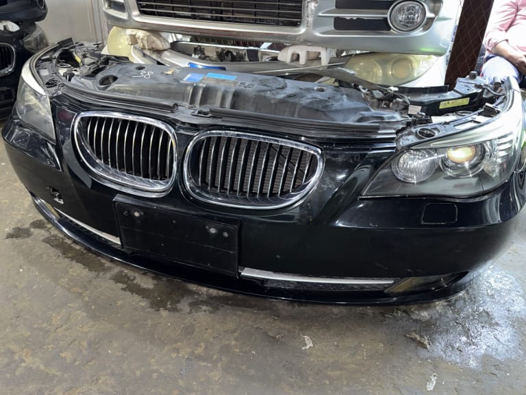 BMW E60 Ноускат