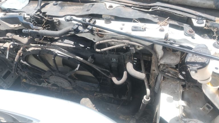 Nose cut Toyota Auris used in Sharjah — photo 8