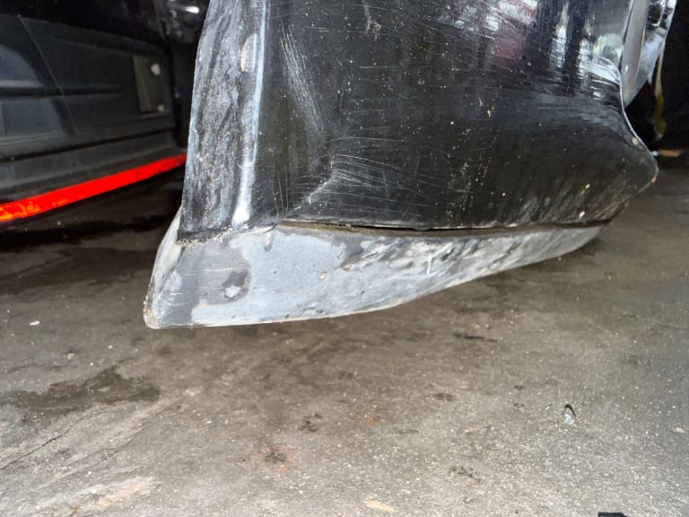 Headlights + Bumper + Grille Toyota Avensis used in Sharjah — photo 7