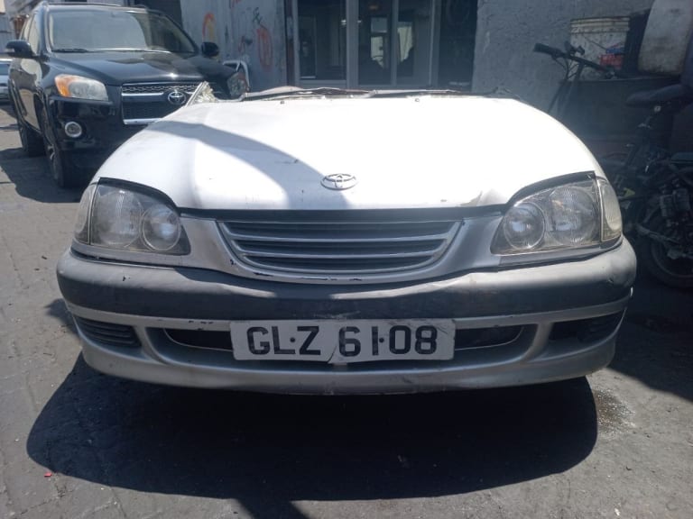 Toyota Avensis Ноускат, капот 