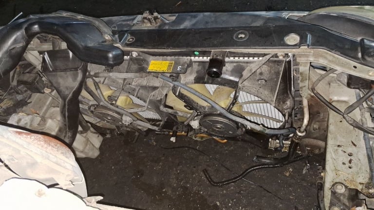 Nose cut Lexus ES300h used in Sharjah — photo 5