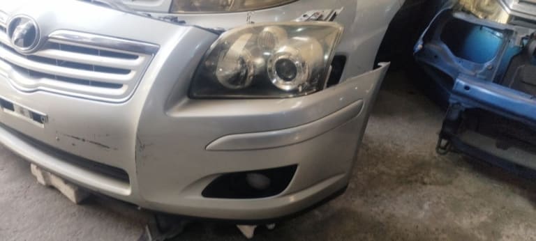Nose cut Toyota Avensis used in Sharjah — photo 2