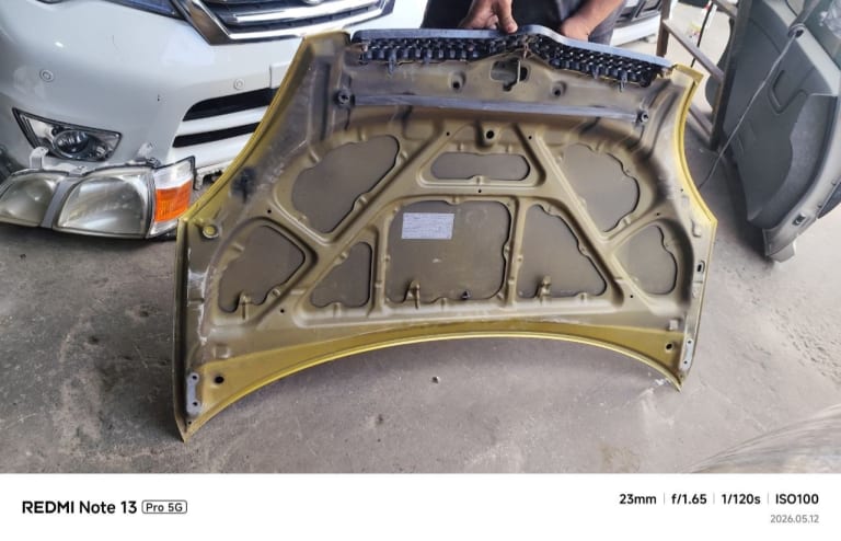 Hood Toyota Vitz used in Sharjah — photo 2