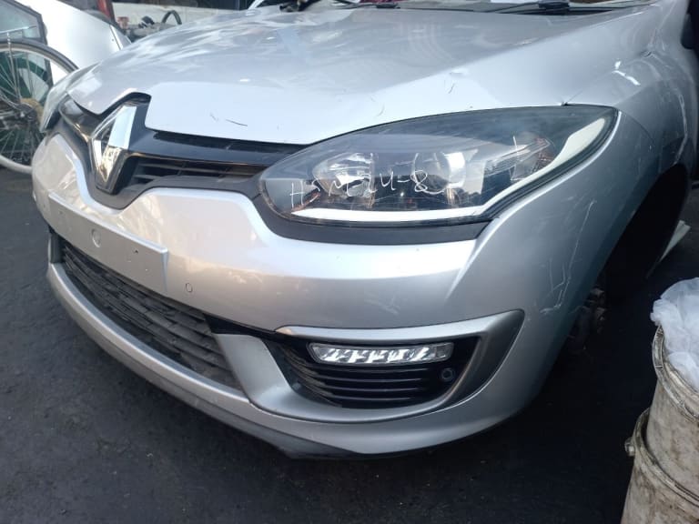 Nose cut Renault Megane used in Sharjah — photo 2