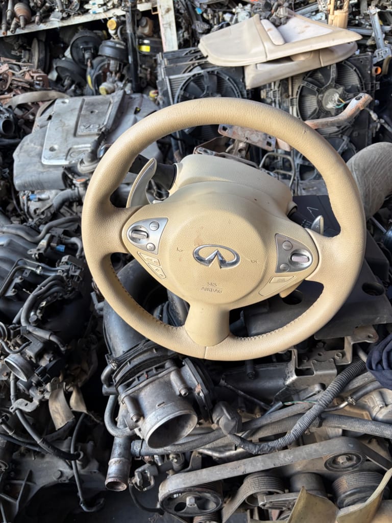 Steering wheel Infiniti FX37 used in Sharjah — photo 4