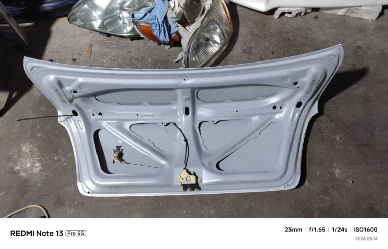 Trunk lid Toyota Platz used in Sharjah — photo 3