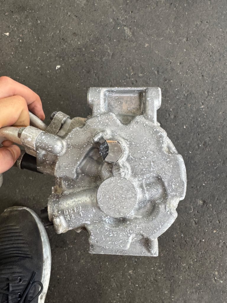 AC compressor Toyota 447280-8734 used in Sharjah — photo 2