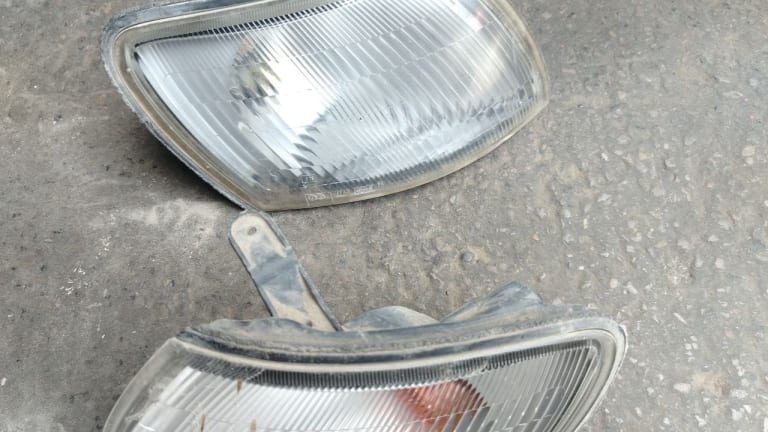 Toyota Caldina Turn Signal Lights (x2) used in Sharjah — photo 2