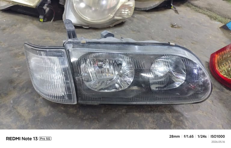 Mitsubishi Delica Фары с поворотниками  2шт 