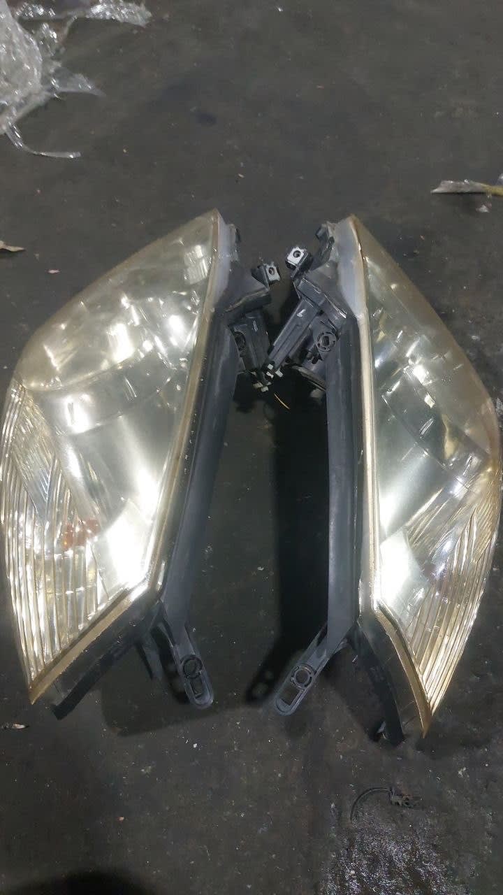 Headlights Nissan Wingroad