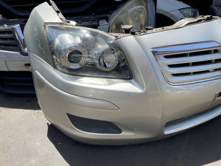 Nose cut Toyota Avensis used in Sharjah — photo 2