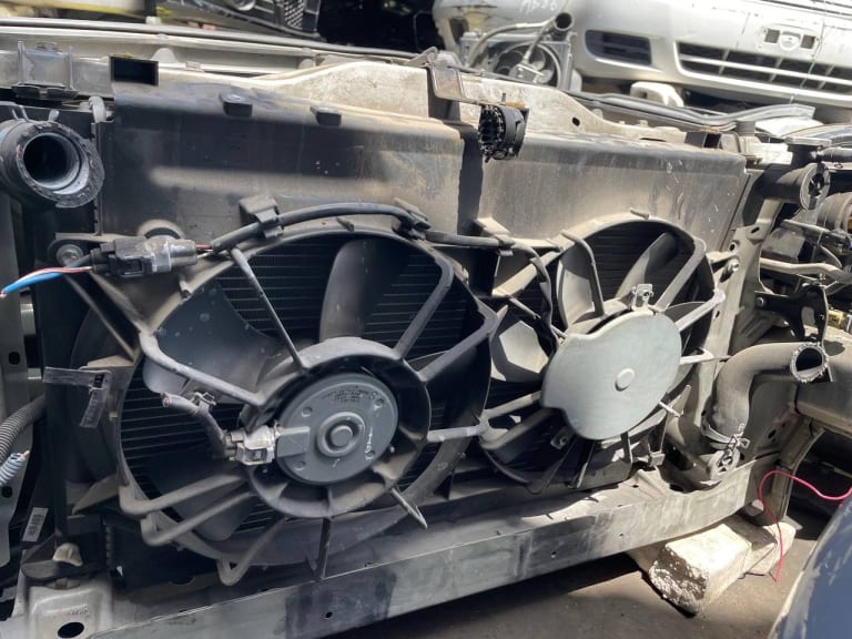 Nose cut Toyota Avensis used in Sharjah — photo 8