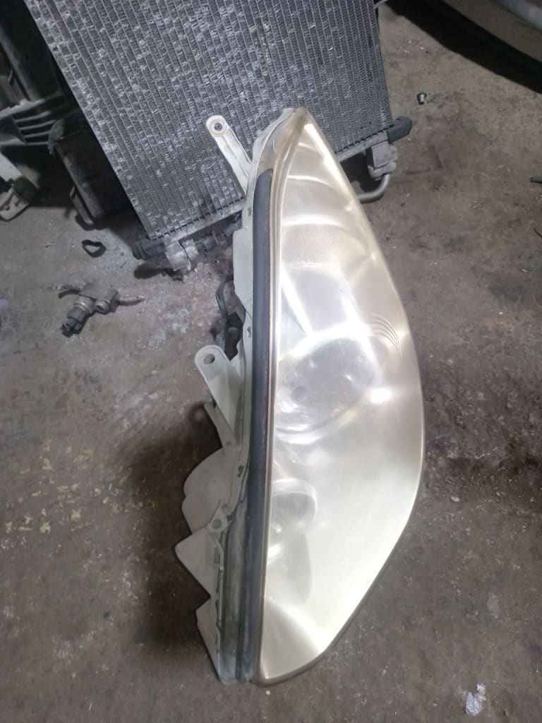 Headlights Toyota Caldina used in Sharjah — photo 2