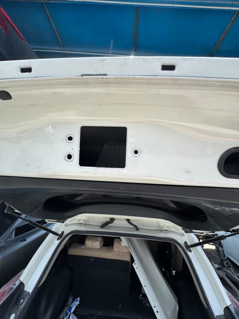 Trunk lid + Door + Mirror Toyota RAV4 used in Sharjah — photo 11