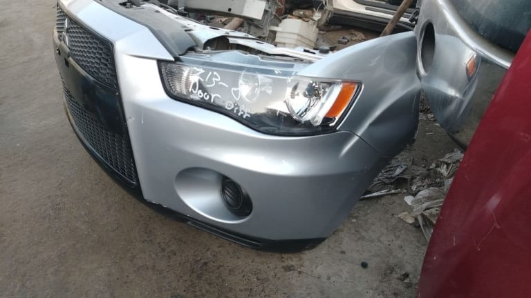 Nose cut Mitsubishi Outlander used in Sharjah — photo 2
