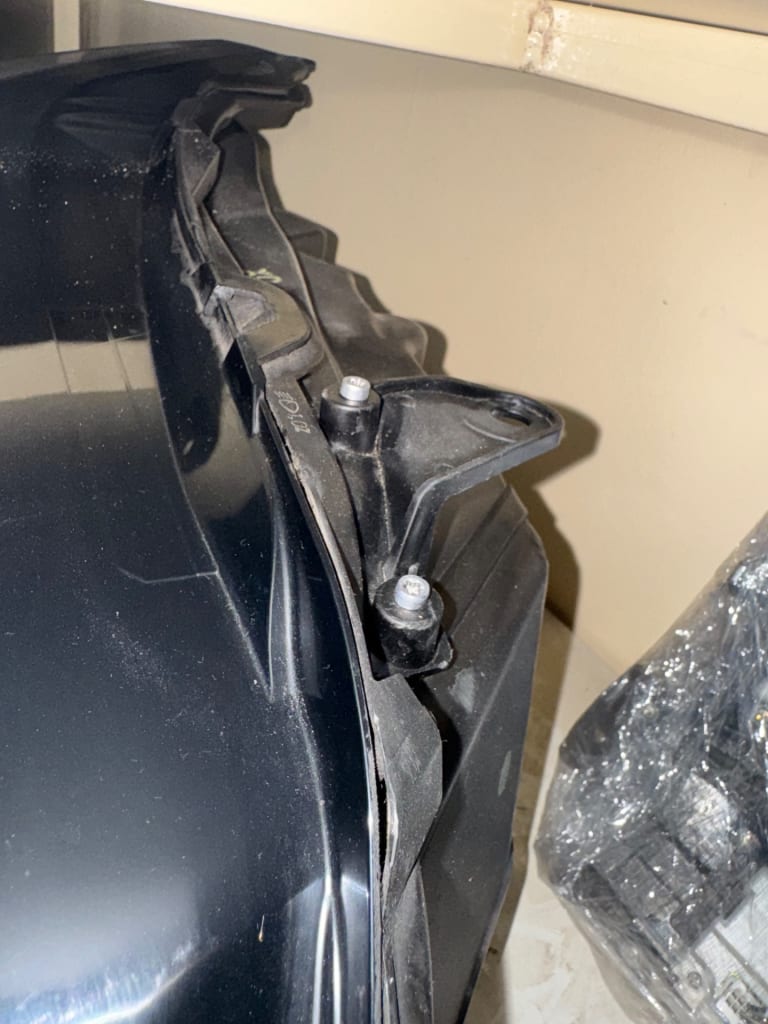 Headlights Lexus RX350 used in Sharjah — photo 5