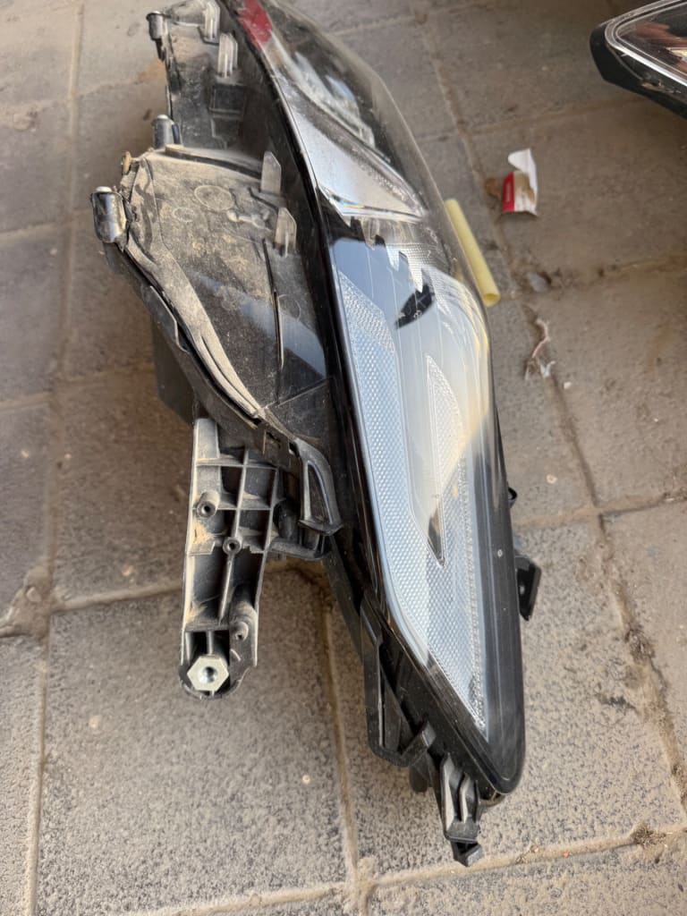 Headlights Toyota Camry used in Sharjah — photo 2