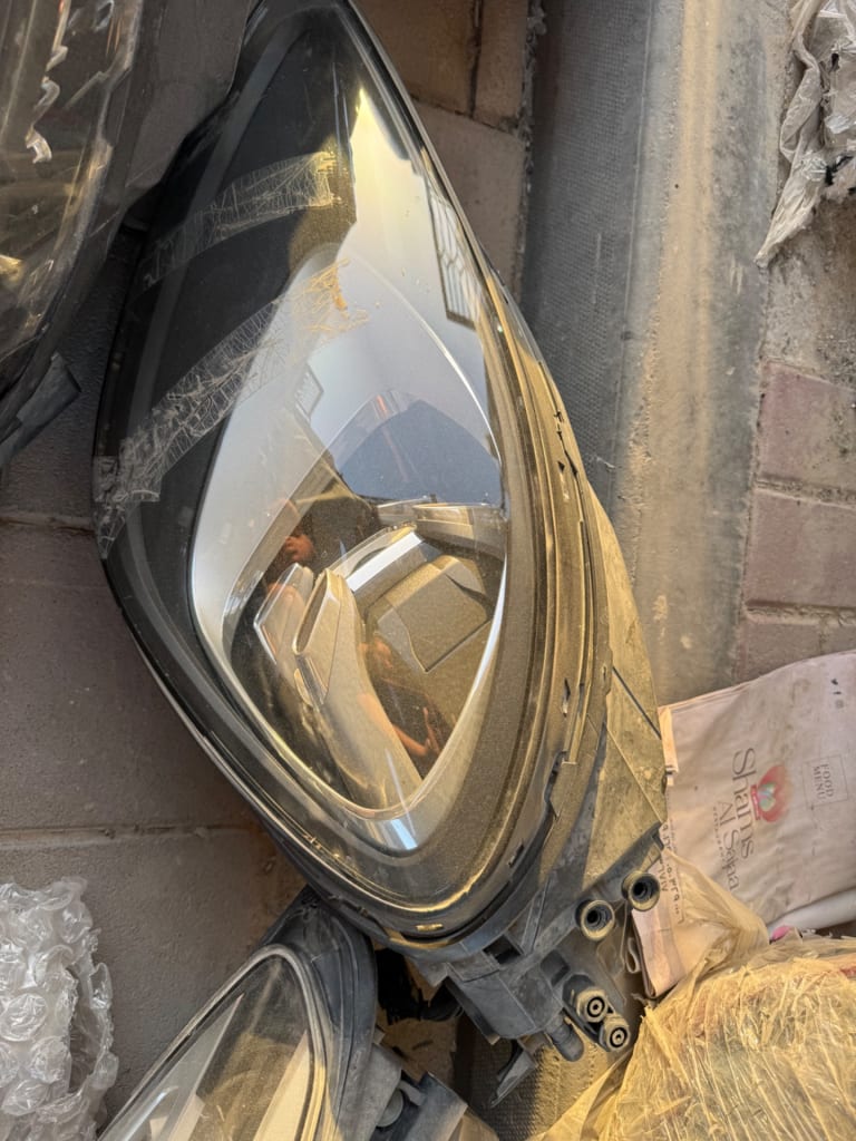 Headlights Porsche Cayenne used in Sharjah — photo 3