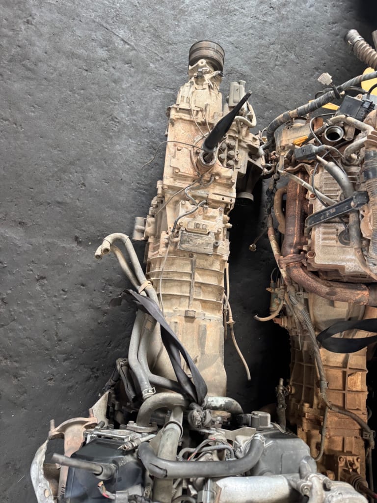 Engine + MT Mitsubishi Pajero 6G74 used in Sharjah — photo 2