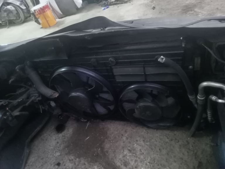 Nose cut Volkswagen Touran used in Sharjah — photo 9