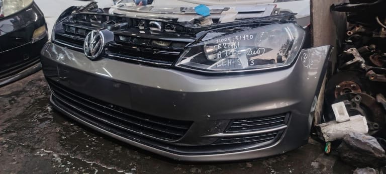Nose cut Volkswagen Golf used in Sharjah — photo 2