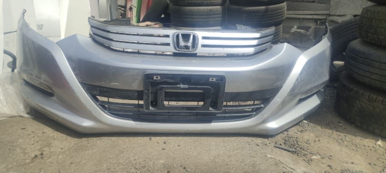 Honda Insight Бампер передний с решеткой 