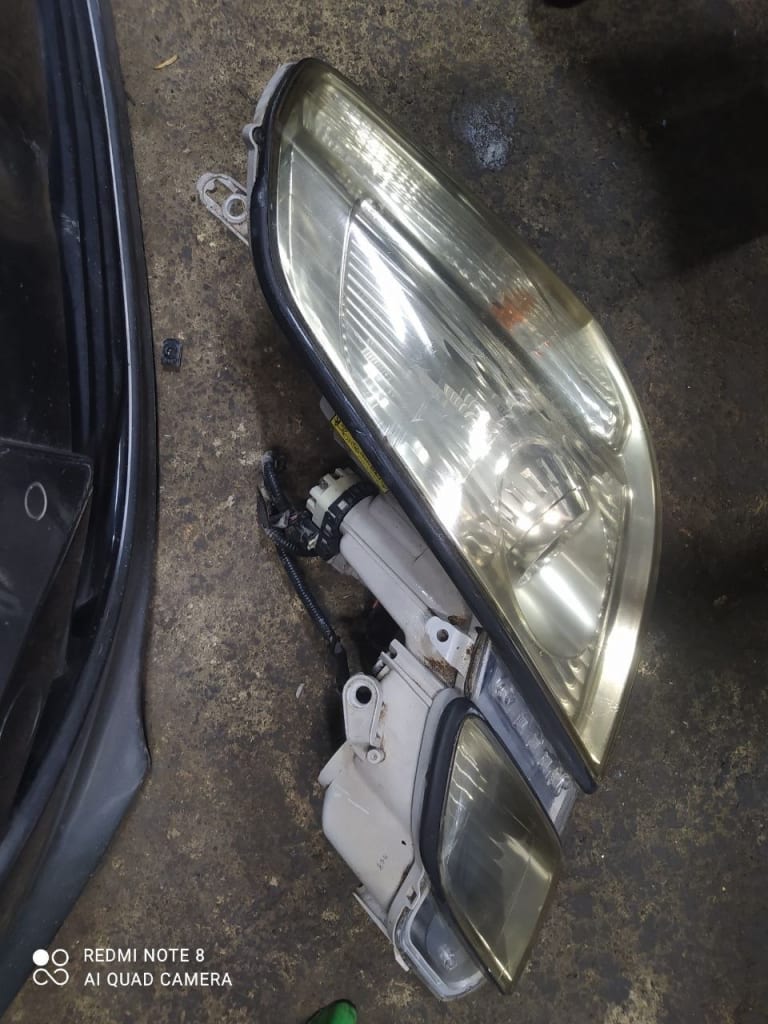 Headlights Toyota Mark used in Sharjah — photo 7