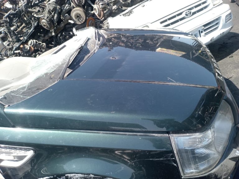 Hood + Fender Toyota Land Rover used in Sharjah — photo 2