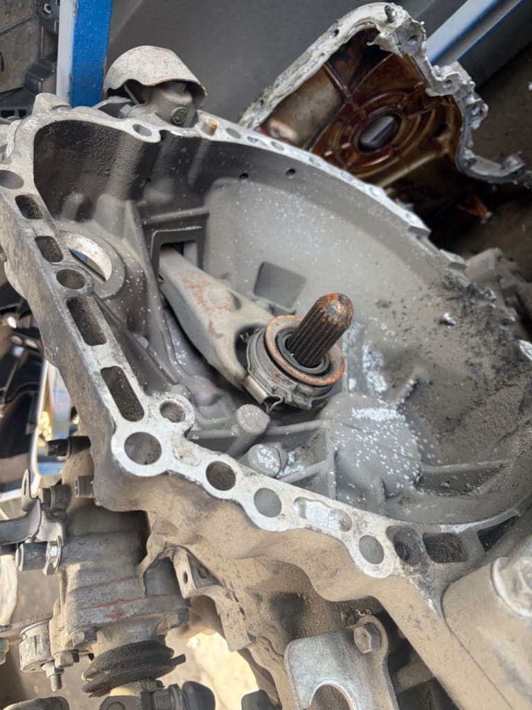 Manual transmission Toyota RAV4 used in Sharjah — photo 3