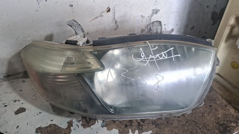 Headlights Toyota Highlander used in Sharjah — photo 2