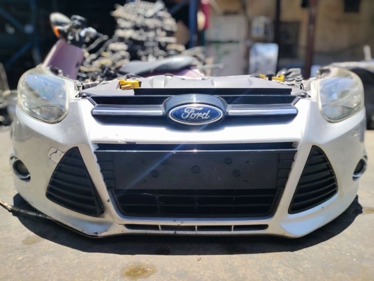 Ford Focus Nose Cut