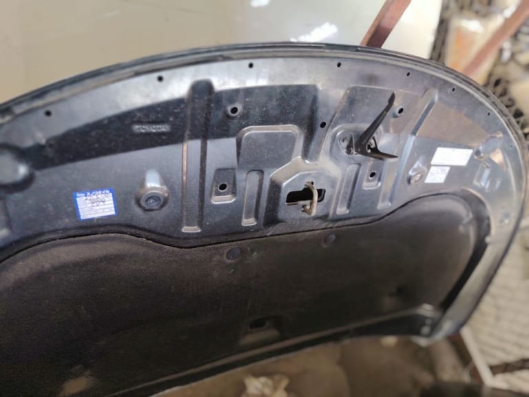 Nose cut + Hood + Trunk lid Toyota Avensis used in Sharjah — photo 30
